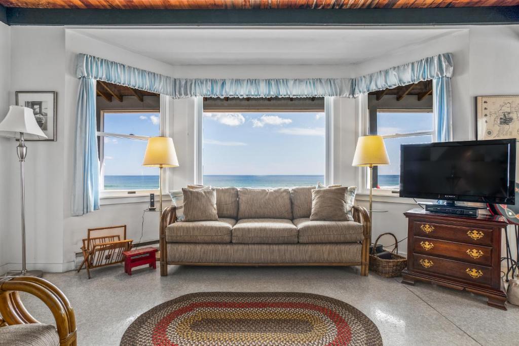 Ocean Front Cottage - Long Beach photo 2