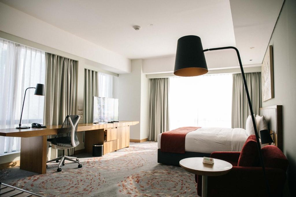 Двухместный (Угловой номер с кроватью размера «king-size» - Для некурящих), Holiday Inn & Suites Jakarta Gajah Mada