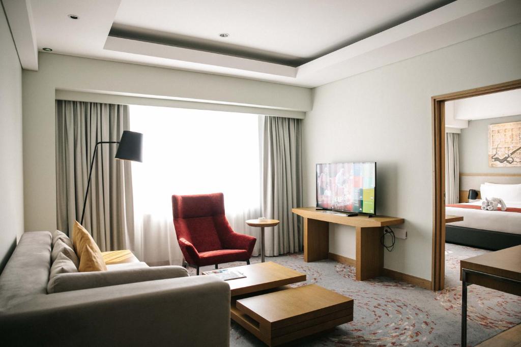 Сьюит (Люкс с 1 спальней - Для некурящих), Holiday Inn & Suites Jakarta Gajah Mada