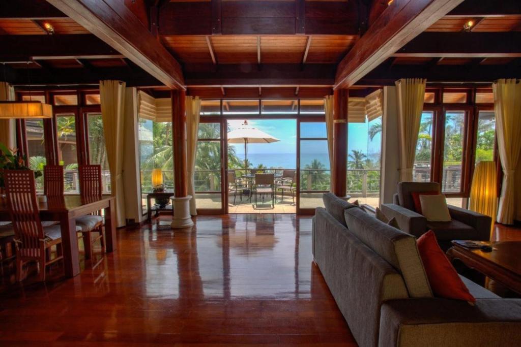 Luxury 5 bedrooms Villa with Seaview Infinity Pool overlooking Surin Beach photo 2