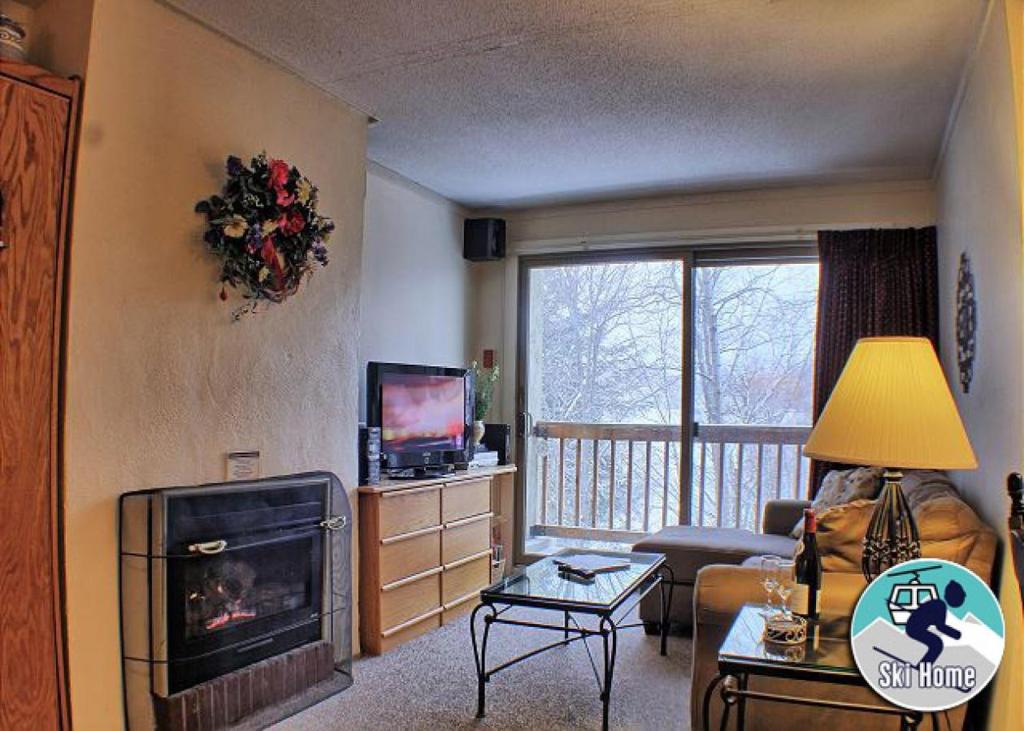 Ski home to this cozy one bedroom condo Whiffletree F5 image