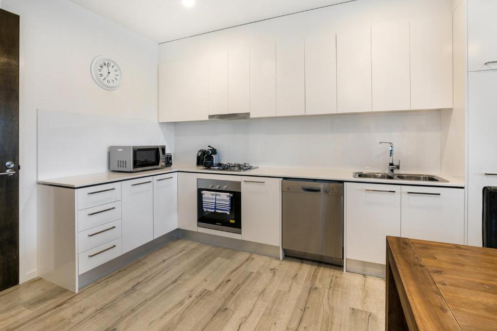 Seaside Apartment Getaway photo 4