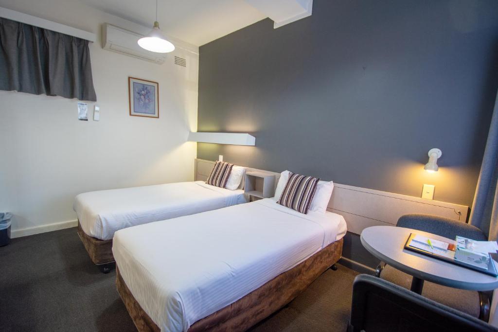 The Midcity Motor Lodge photo 2
