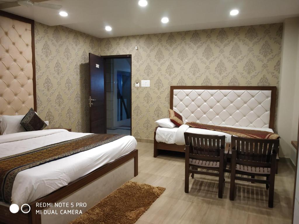 Трехместный (Классический трехместный номер), Hotel Aadesh Palace