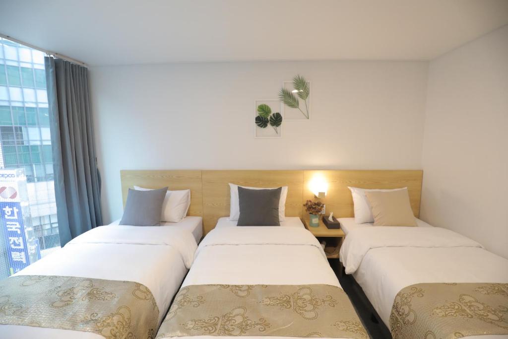 Трехместный (Улучшенный трехместный номер), Line Hotel Myeongdong