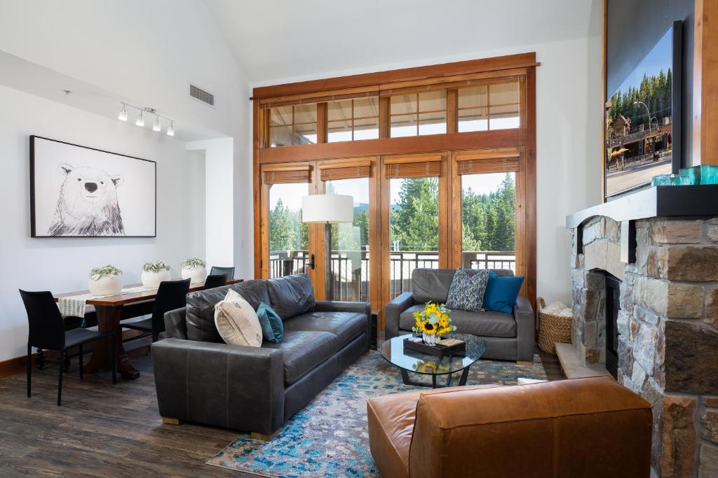 Luxury Top Floor Residence in the Village at Northstar - Catamount 403 image