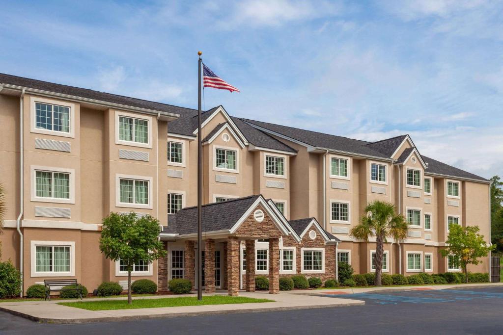 Microtel Inn & Suites by Wyndham Columbia/At Fort Jackson image