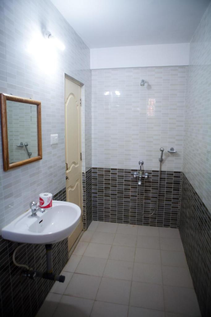Двухместный (Двухместный номер Делюкс с 1 кроватью и балконом), Roundcube Guest House