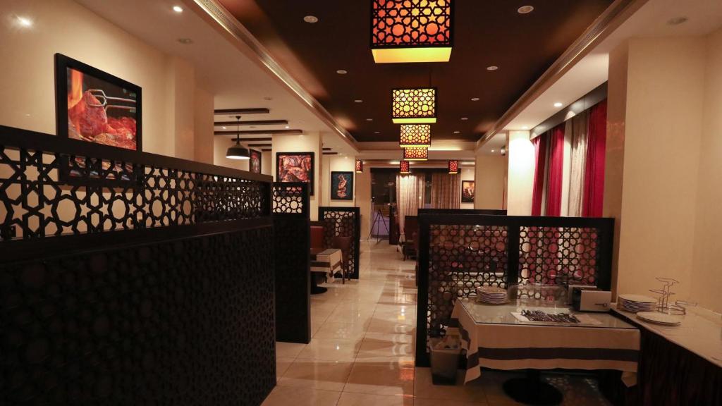 Remas Hotel Suites - Al Khoudh, Seeb, Muscat photo 2