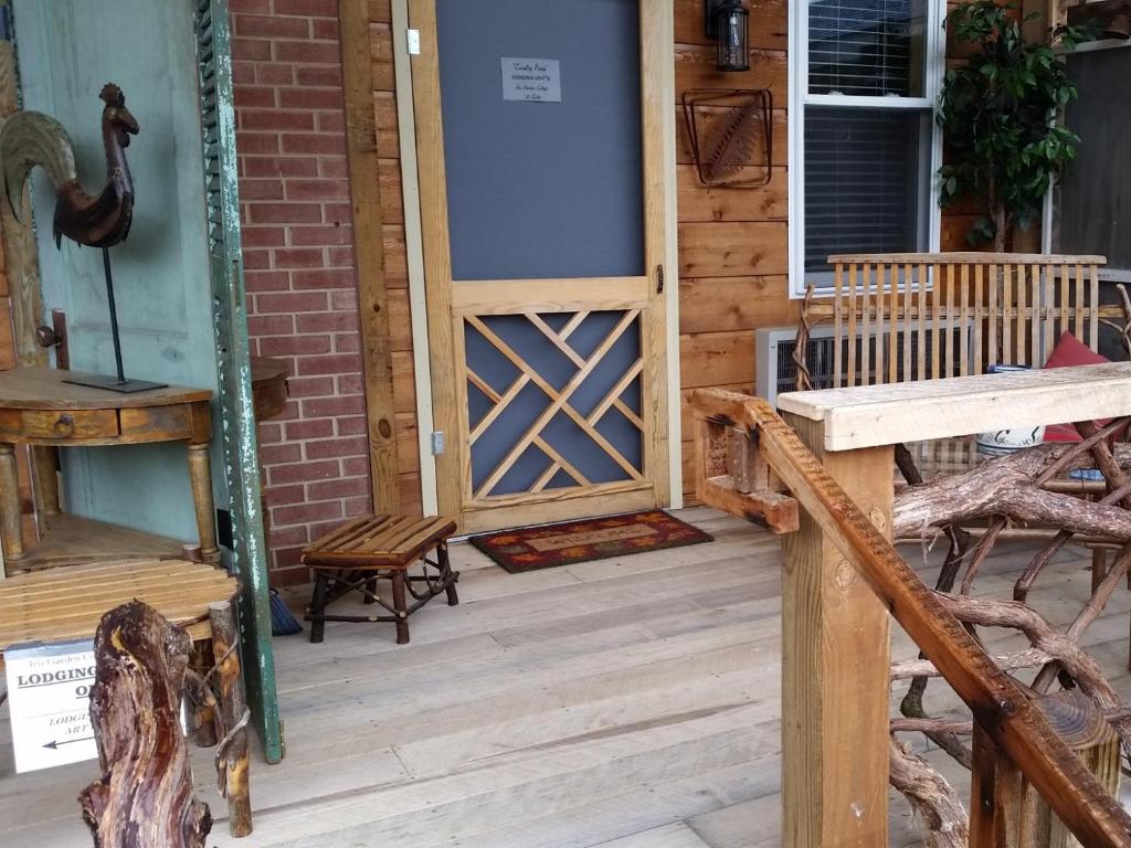 The Iris Garden Downtown Cottages and Suites photo 4
