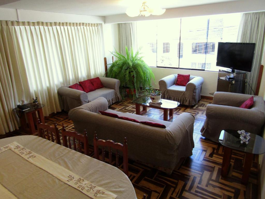 Full Suites photo 1