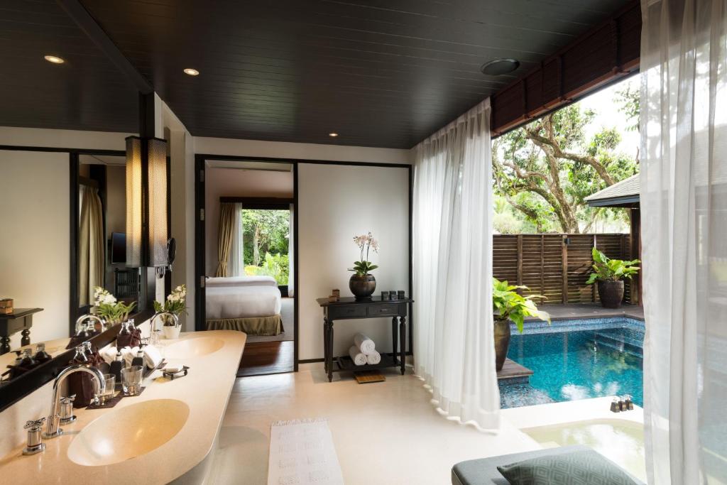 Вилла (Семейная вилла с 2 спальнями и бассейном), Курортный отель Anantara Mai Khao Phuket Villas