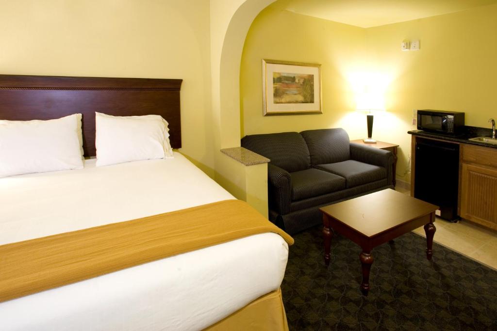 Holiday Inn Express & Suites, Corpus Christi NW, Calallen, an IHG Hotel photo 1