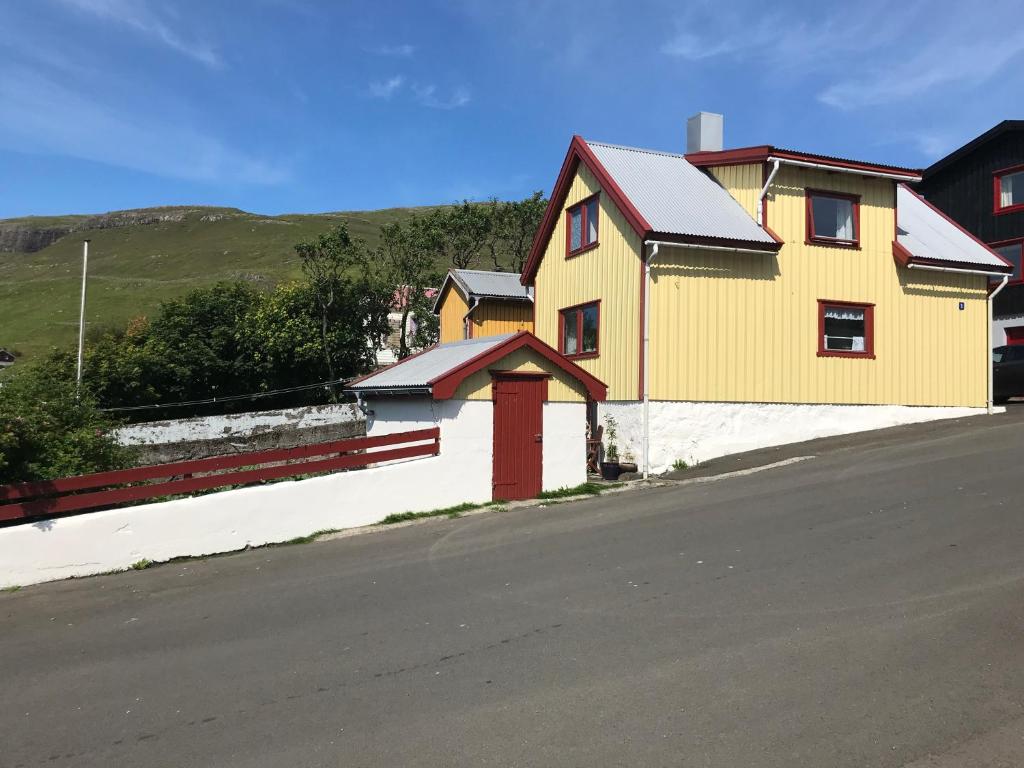 Cosy old house Vágar next to Mykines photo 2