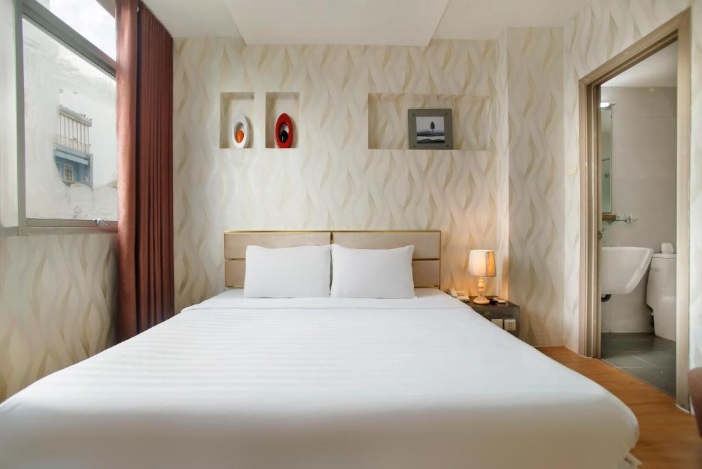 Двухместный (Двухместный номер Делюкс с 1 кроватью), Saigon Charm Hotel