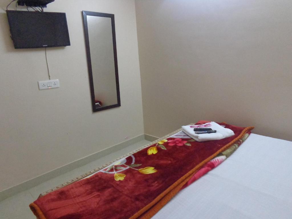 Двухместный (Улучшенный двухместный номер с 1 кроватью), SRI SAI INN