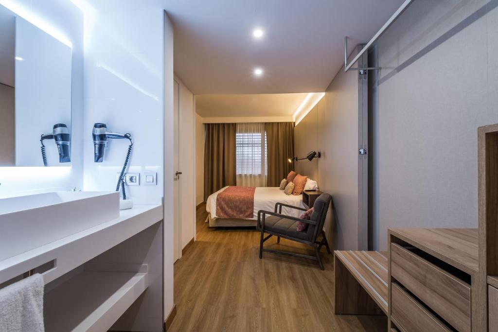 Апартаменты (Улучшенные апартаменты с 1 спальней (4 человека)), Apartamentos Eurobuilding 2