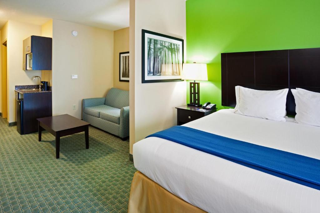 Holiday Inn Express Hotel & Suites Newport South, an IHG Hotel photo 1