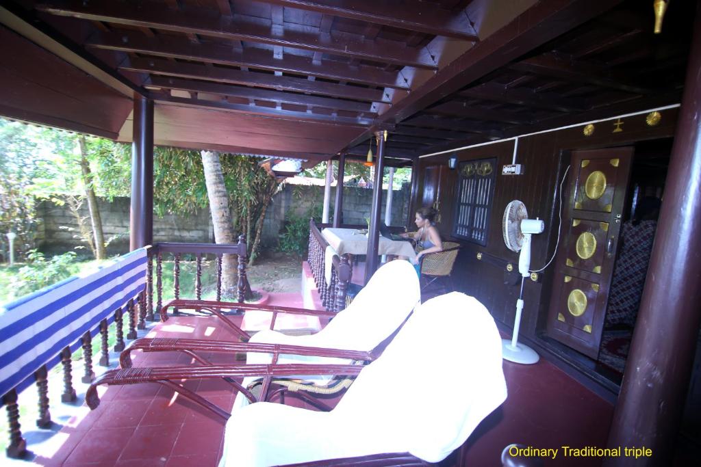 Трехместный (Трехместный номер с балконом), Varkala Marine Palace