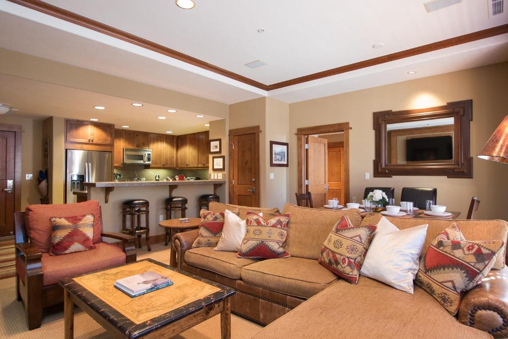 Luxury 2BD Village at Northstar Residence - 306 Iron Horse South image