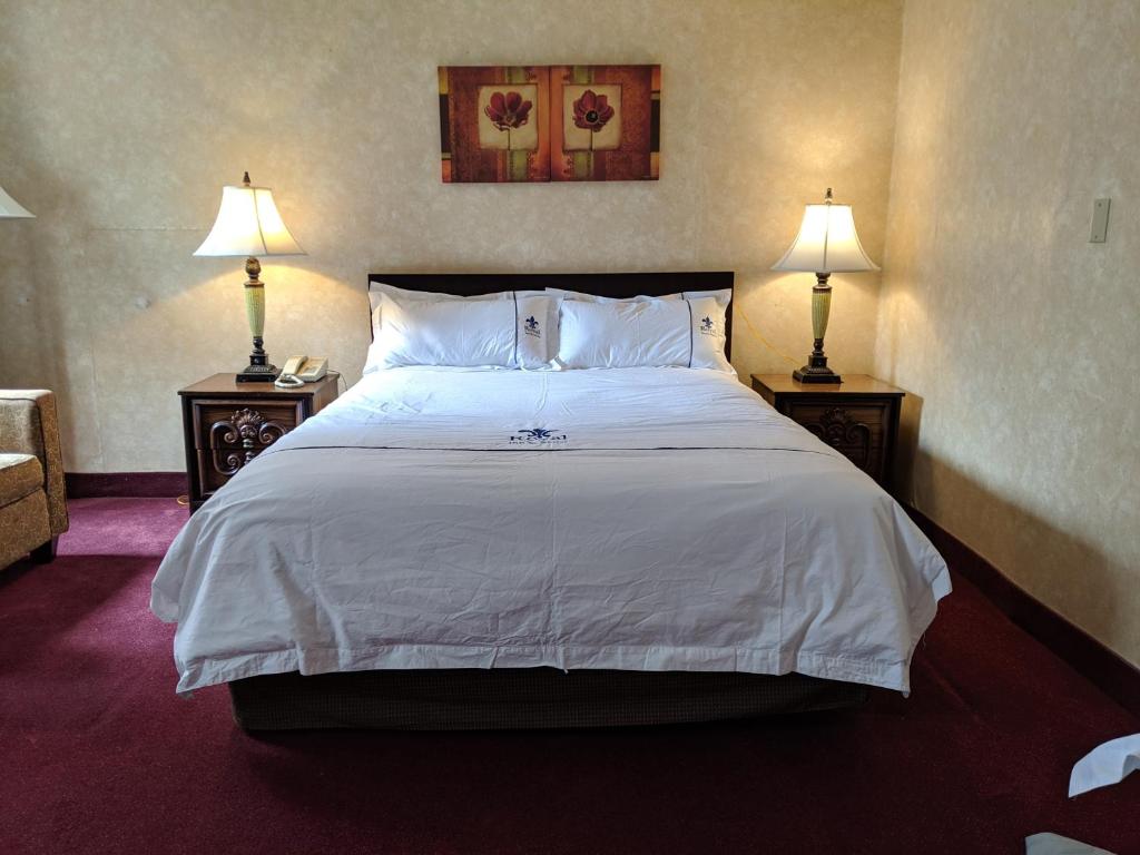 Royal Inn and Suites at Guelph Room Type - King Room