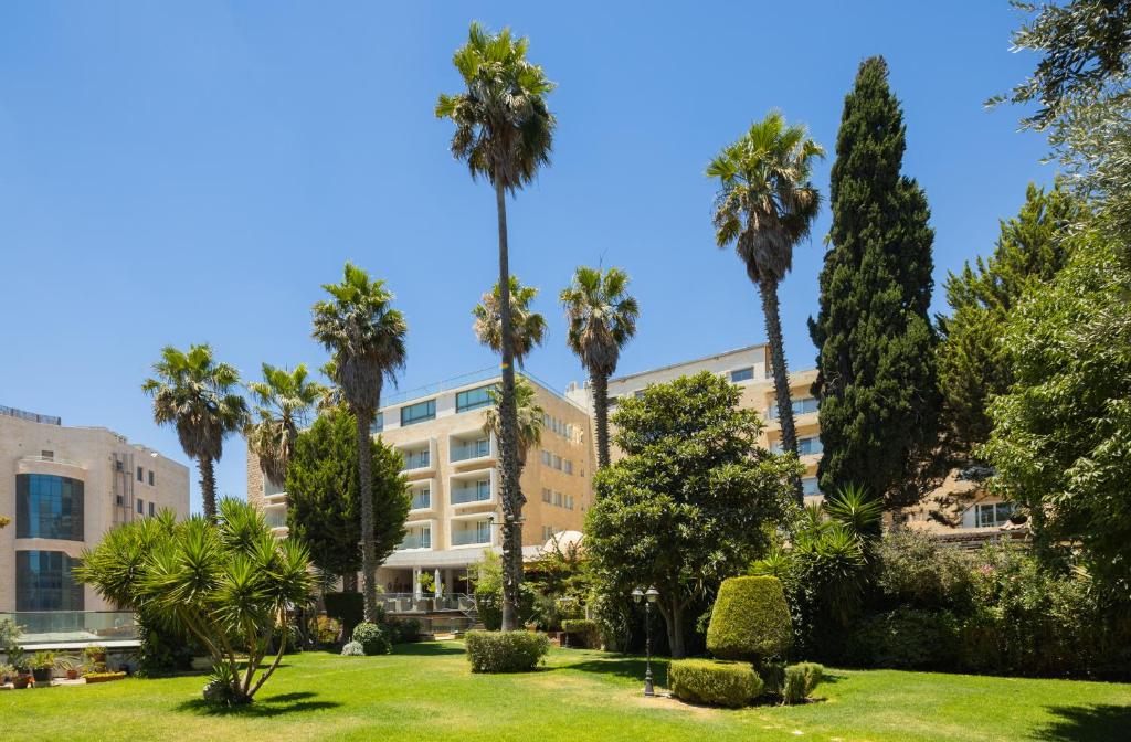 Ambassador Hotel photo 3