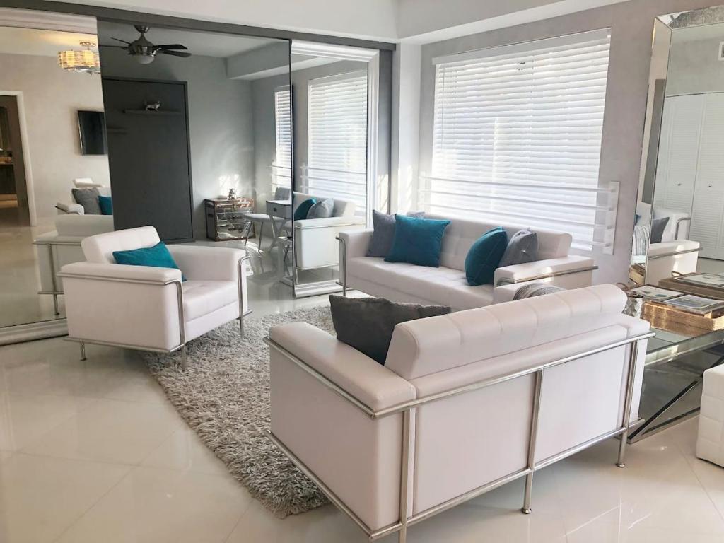 Heart of South Beach / Modern Apartment / Ocean Drive - Carlyle image