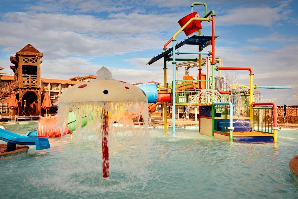 Coral Sea Beach and Aqua Park photo 4