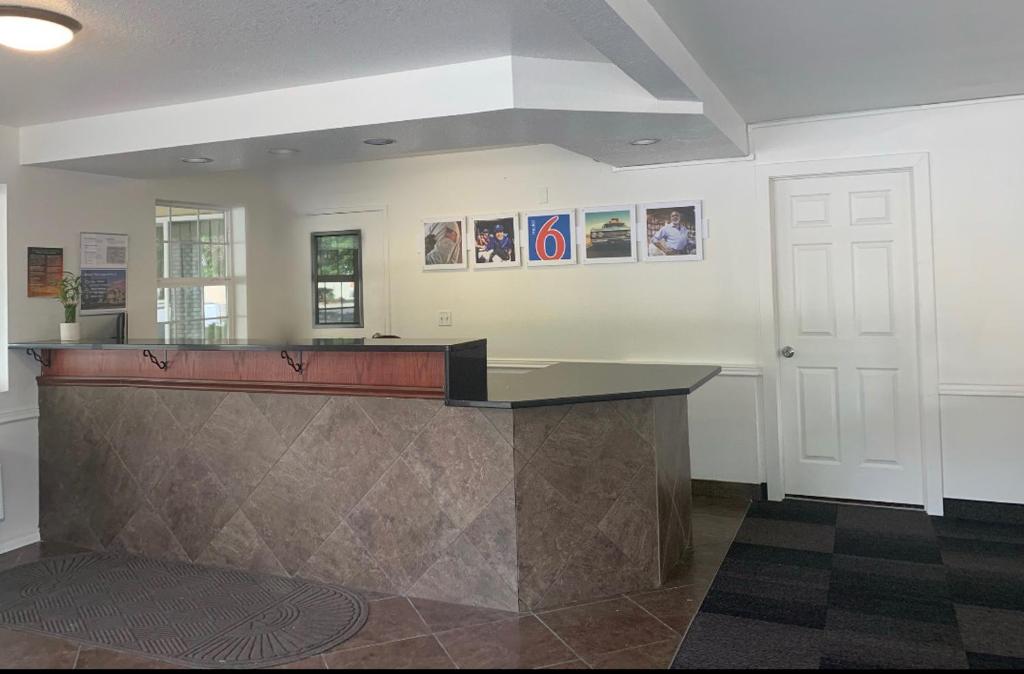 Motel 6-Yakima, WA - Downtown photo 2