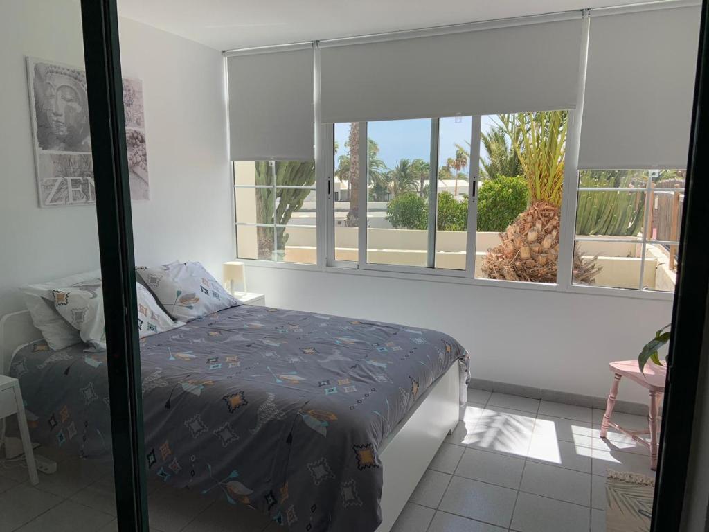 Luxury estudio en Playa Roca a primera linea del mar - Tap to explore photos