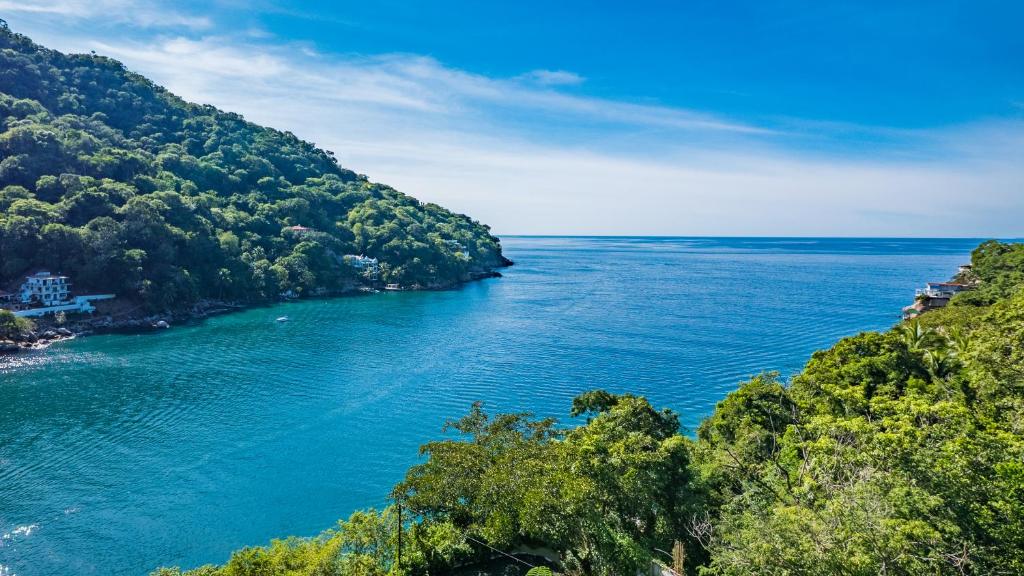 10 Million Dollar Family Vacation Villa 4 Rent photo 2