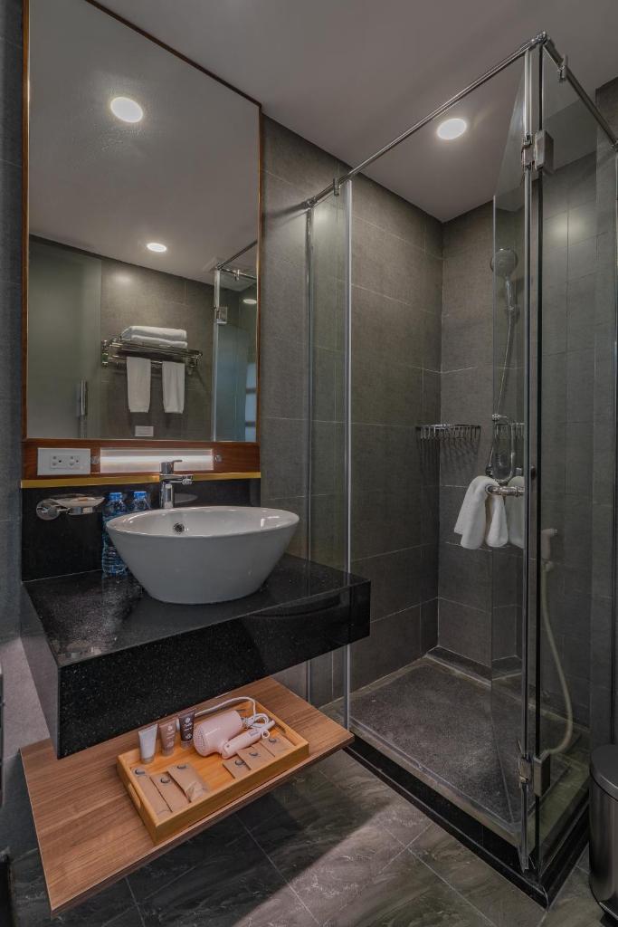 Moon West Lake Serviced Apartment