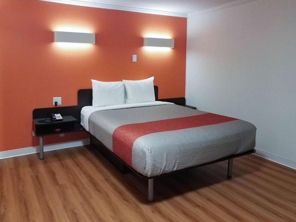 Motel 6-Cranbrook, BC photo 2