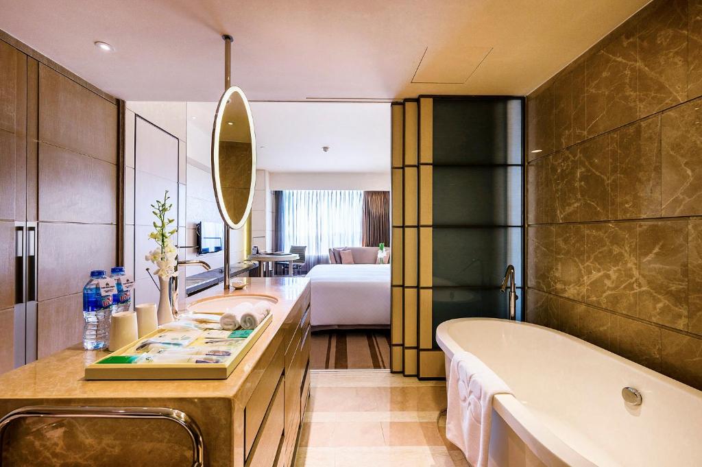 Двухместный (Двухместный номер «Премиум» с 1 кроватью), Hotel Nikko Saigon