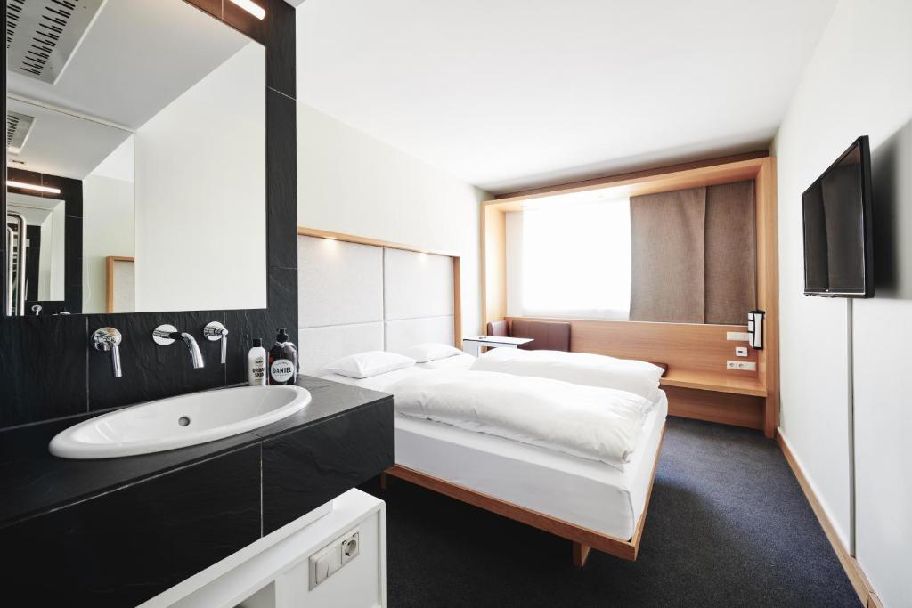 Hotel Daniel Graz - Smart Lifestyle Near City Centre - Tap to explore photos