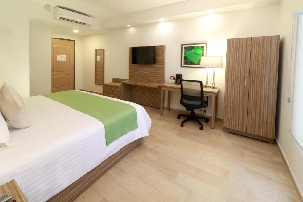 Wyndham Garden Monterrey Valle Real Room Type - King Room
