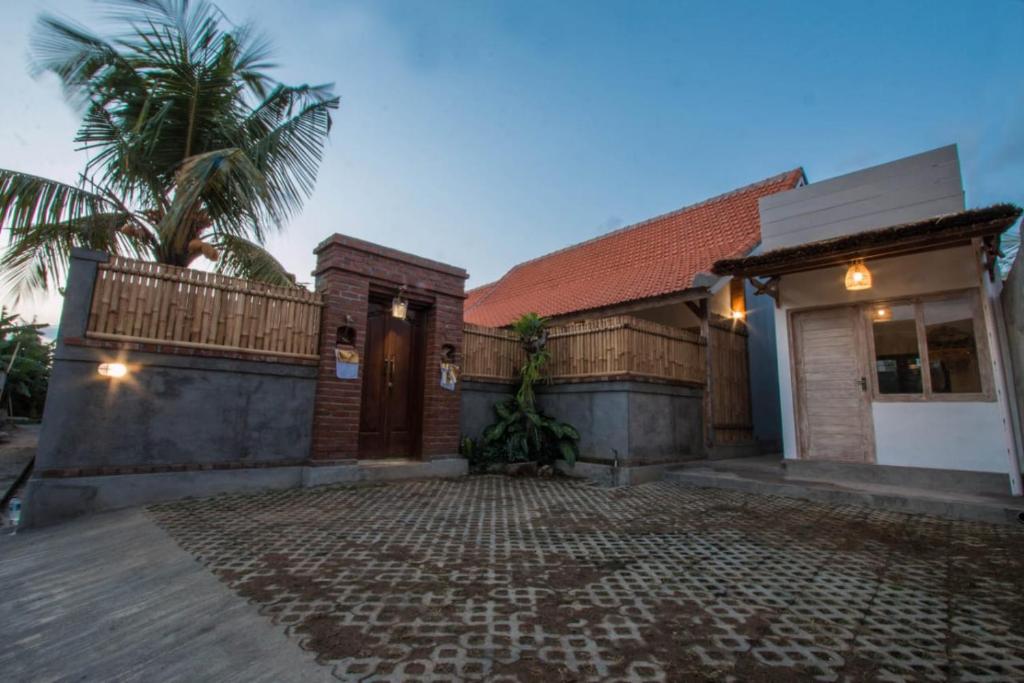 Devan Guest House Canggu - Tap to explore photos