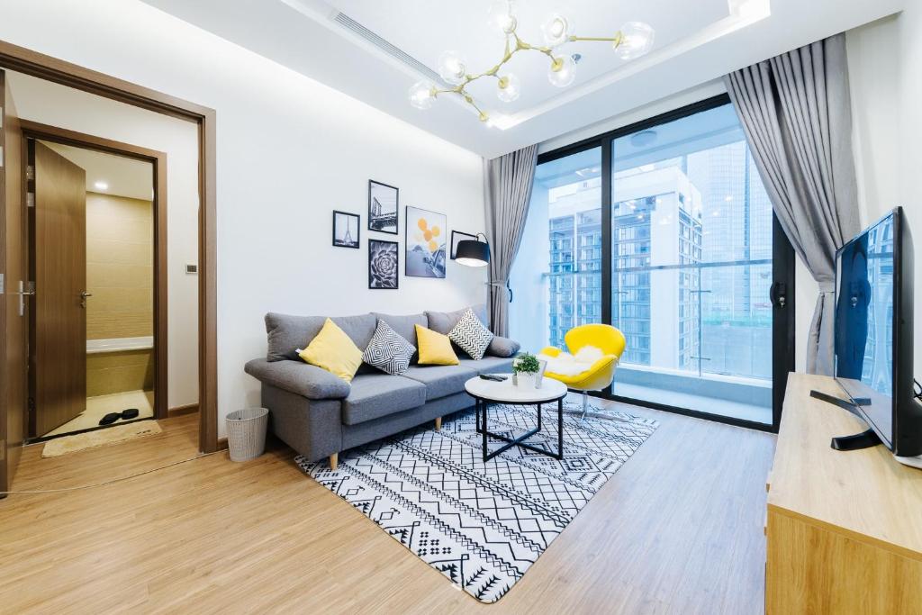 Luxury 2BR Apartment @ Vinhomes Metropolis Hanoi