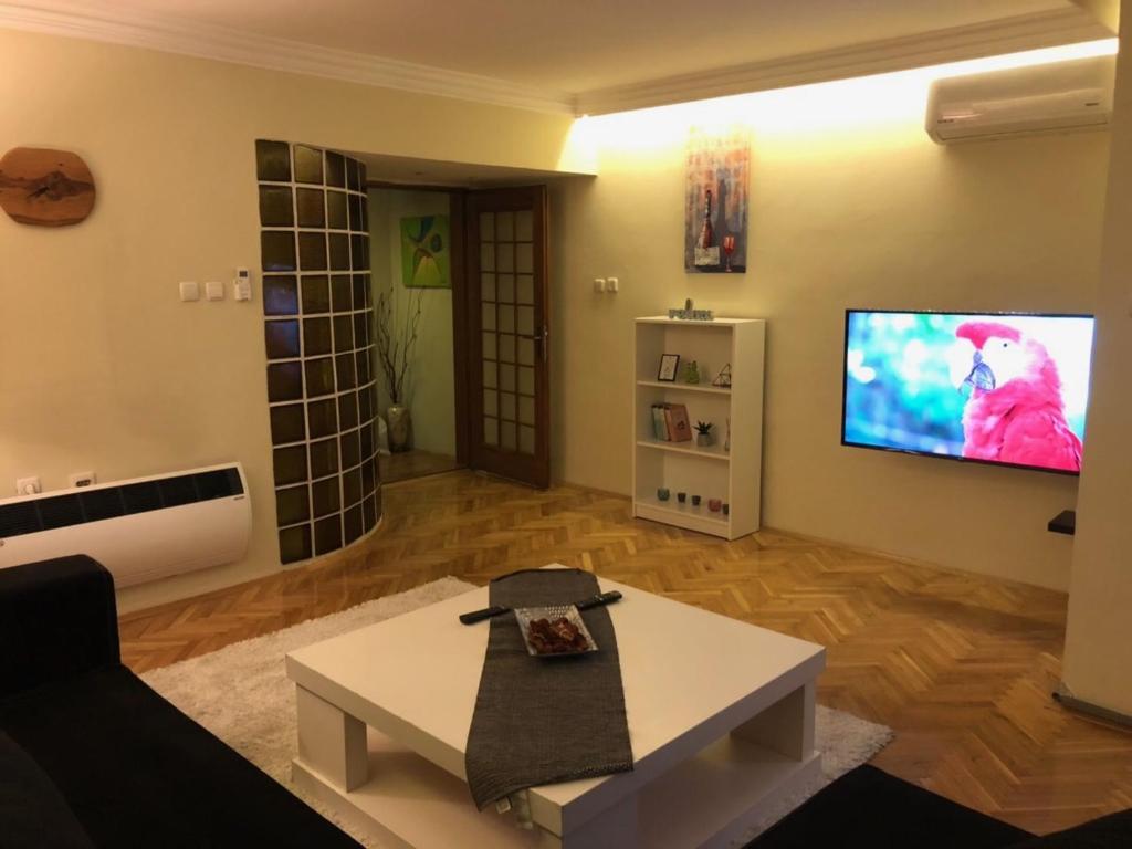 Central apartment with city view photo 1