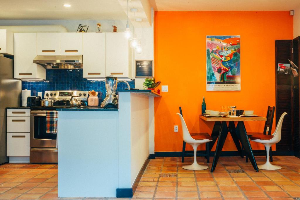Renovated Historic Coconut Grove Cottage Home image
