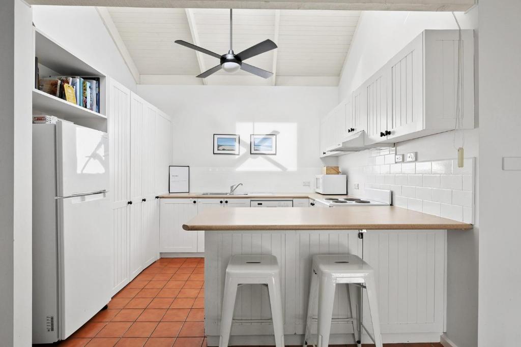 Mysa Anglesea Sleeps 7 WiFi Netflix Cafes Shops photo 3