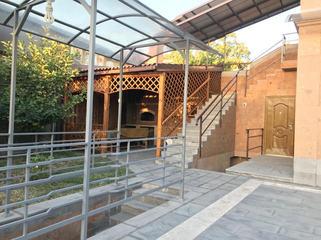 Bright Guesthouse in the center of Yerevan! photo 2