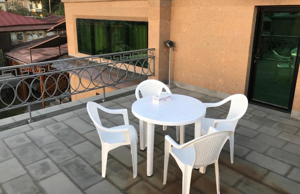 Bright Guesthouse in the center of Yerevan! photo 4
