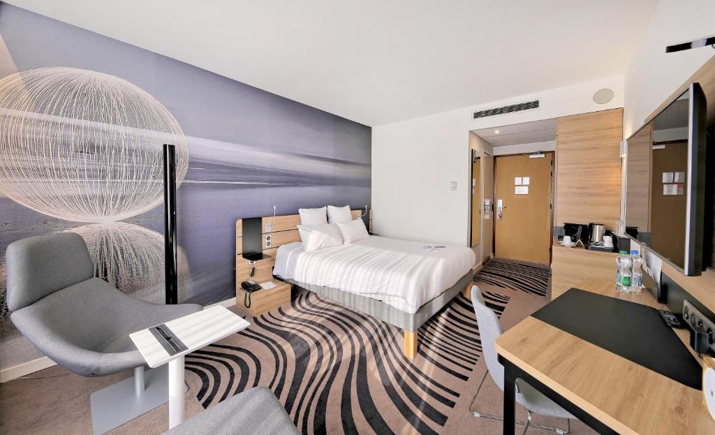 Двухместный (Представительский номер с 1 кроватью размера «queen-size»), Novotel Katowice Centrum