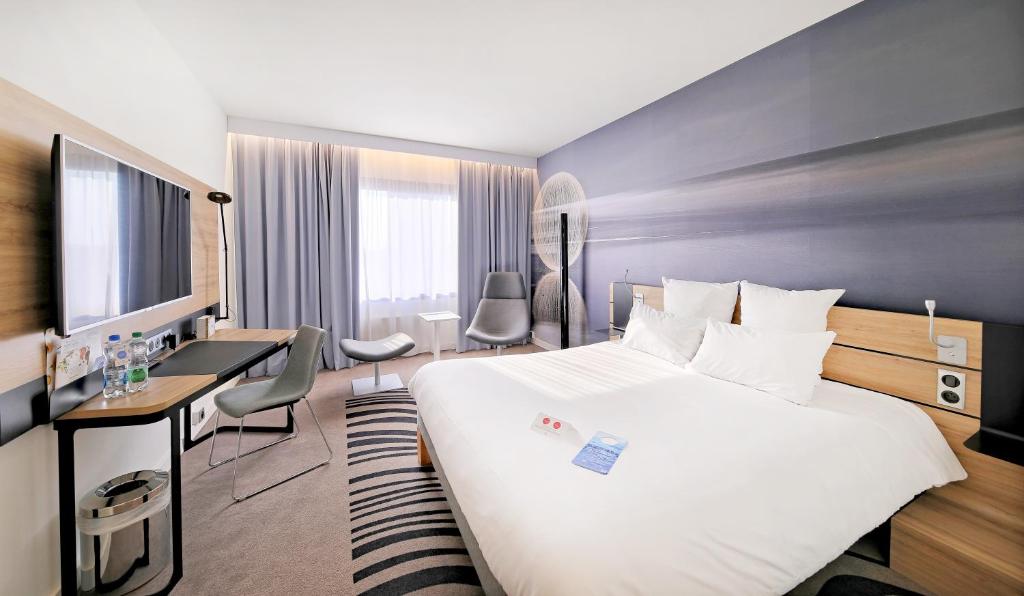 Двухместный (Представительский номер с 1 кроватью размера «queen-size»), Novotel Katowice Centrum