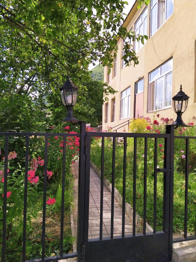 Guesthouse Lenjeri photo 1