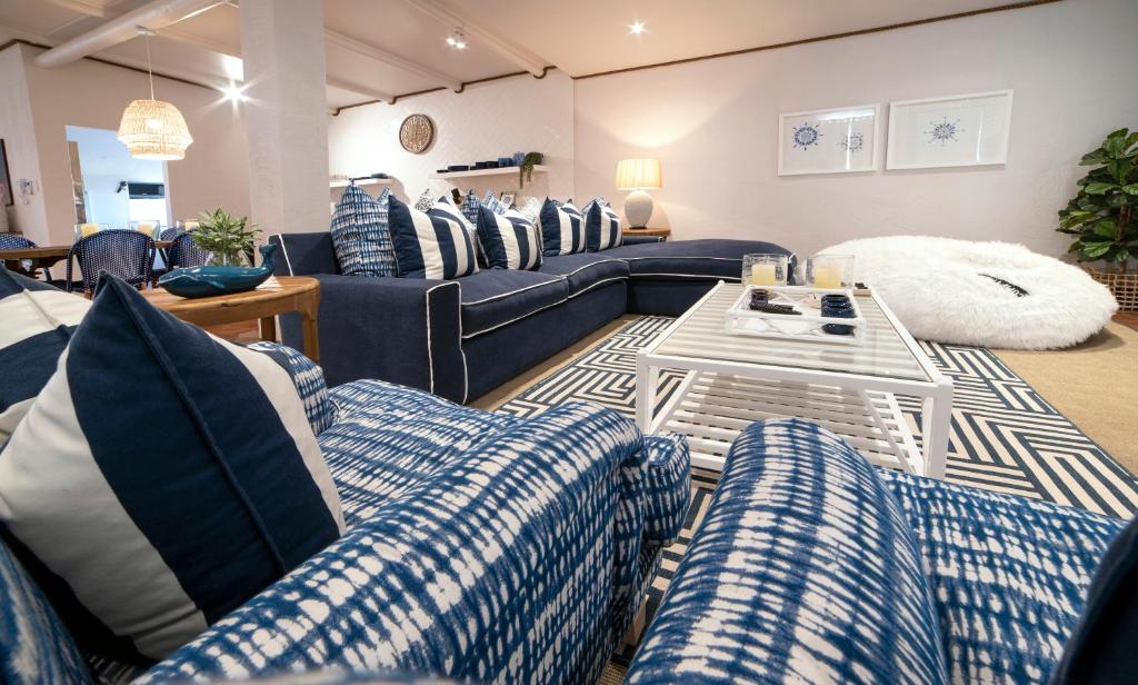 Indigo by The Oyster Collection photo 4