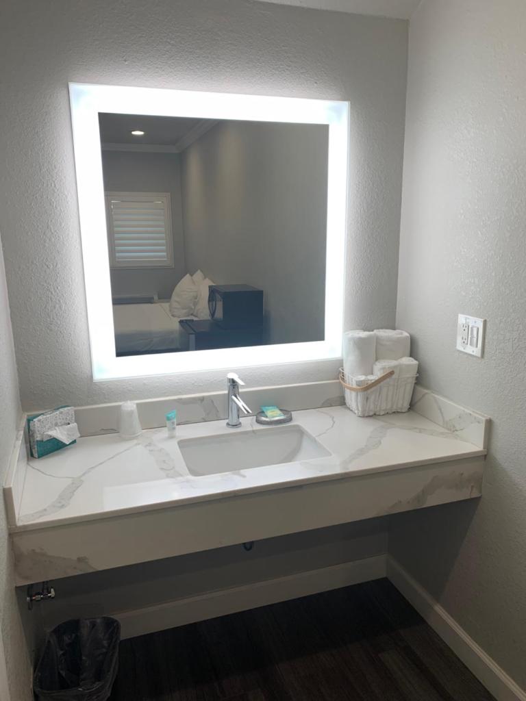 Elmwood Motel image