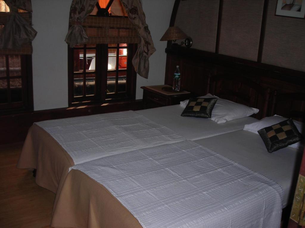 Houseboat Experiences by Carnival Tours photo 3