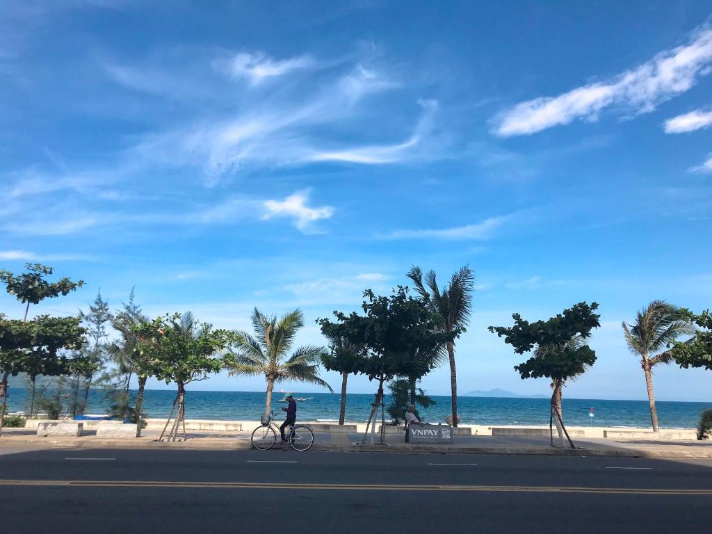 De Lamour Beach Da Nang